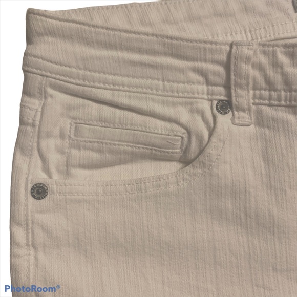 Chico's Platinum white jeans 1.5 short 10 - Picture 5 of 10